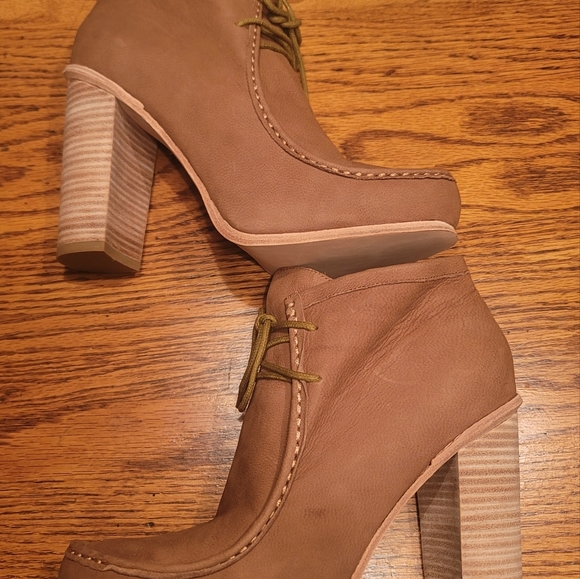 NWT Dolce Vita Cognac Caramel Tan Brown Leather Chunky Wooden Block Heels 8.5 - Picture 1 of 8